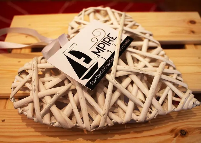 Empire 1970 Nocleg ze śniadaniem