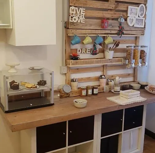 Empire 1970 Nocleg ze śniadaniem *